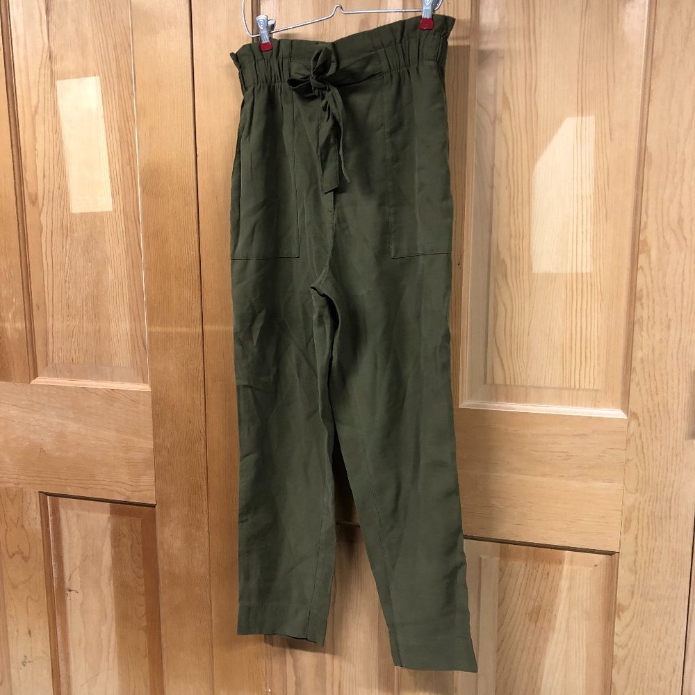 High-waisted pants